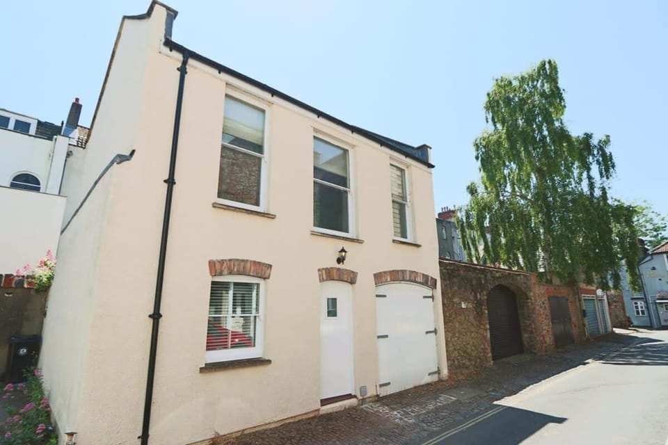 Coach House in Clifton village Apartment in Bristol