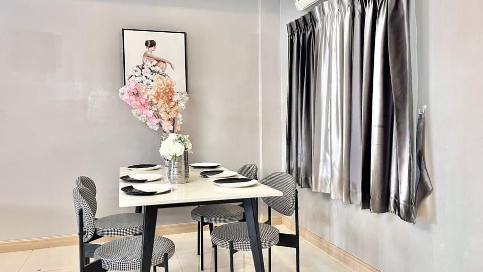 Seating area, Dining area