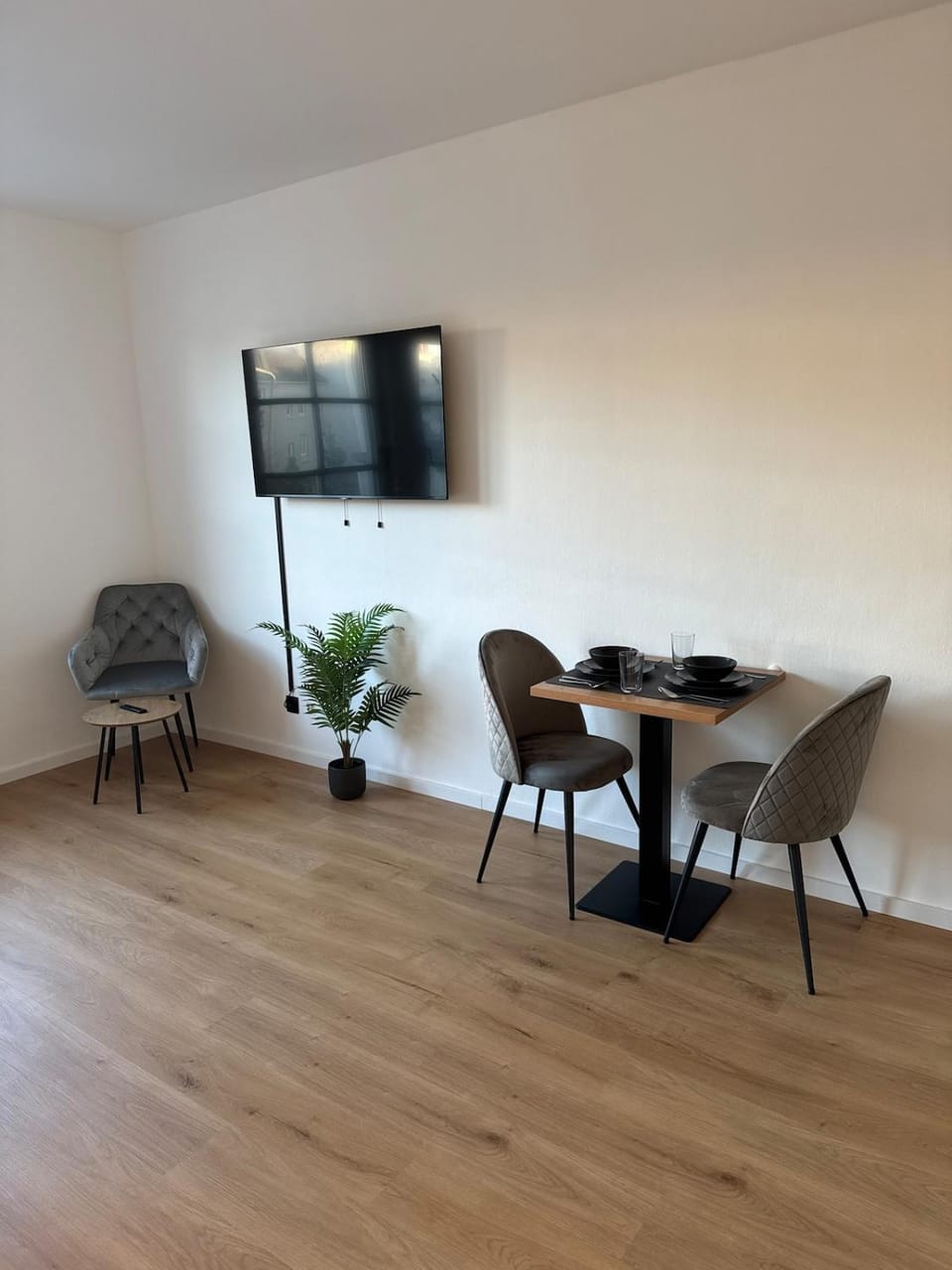 Communal lounge/ TV room, Dining area