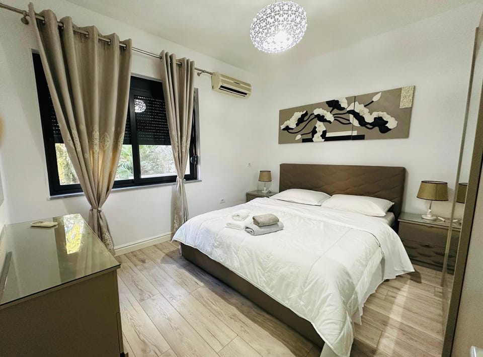 Bed, Photo of the whole room, Bedroom, towels, air conditioner