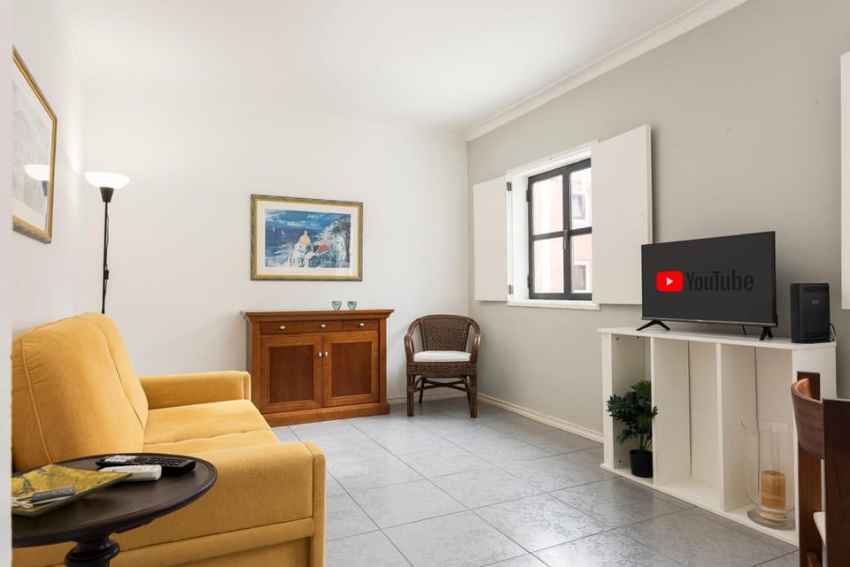 Communal lounge/ TV room, TV and multimedia, Living room