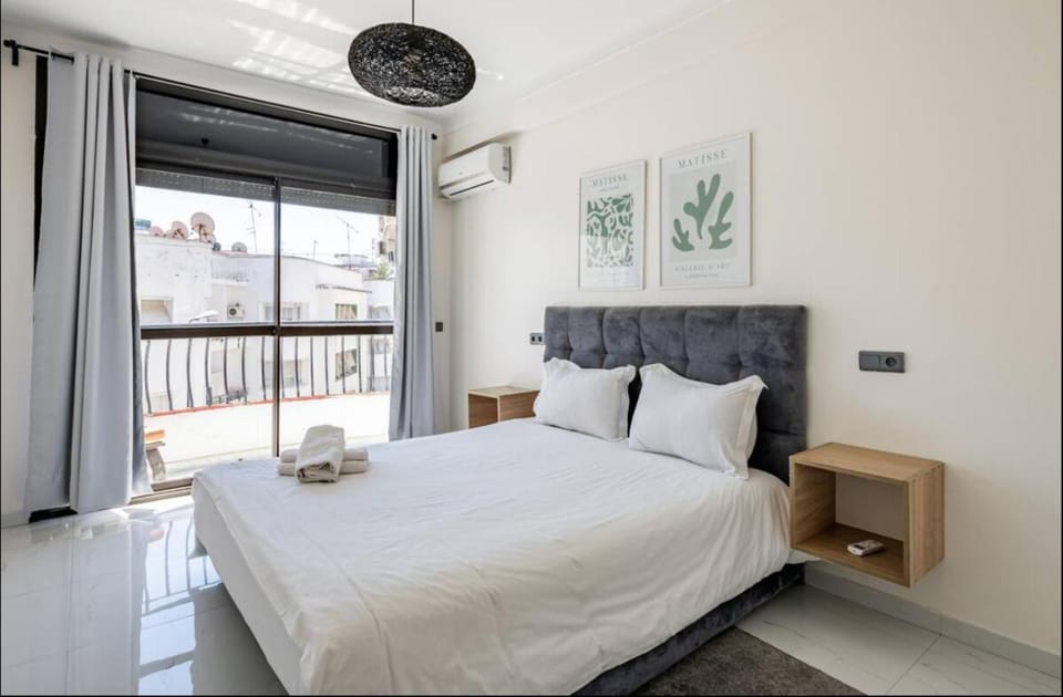 Bed, Bedroom, towels, air conditioner