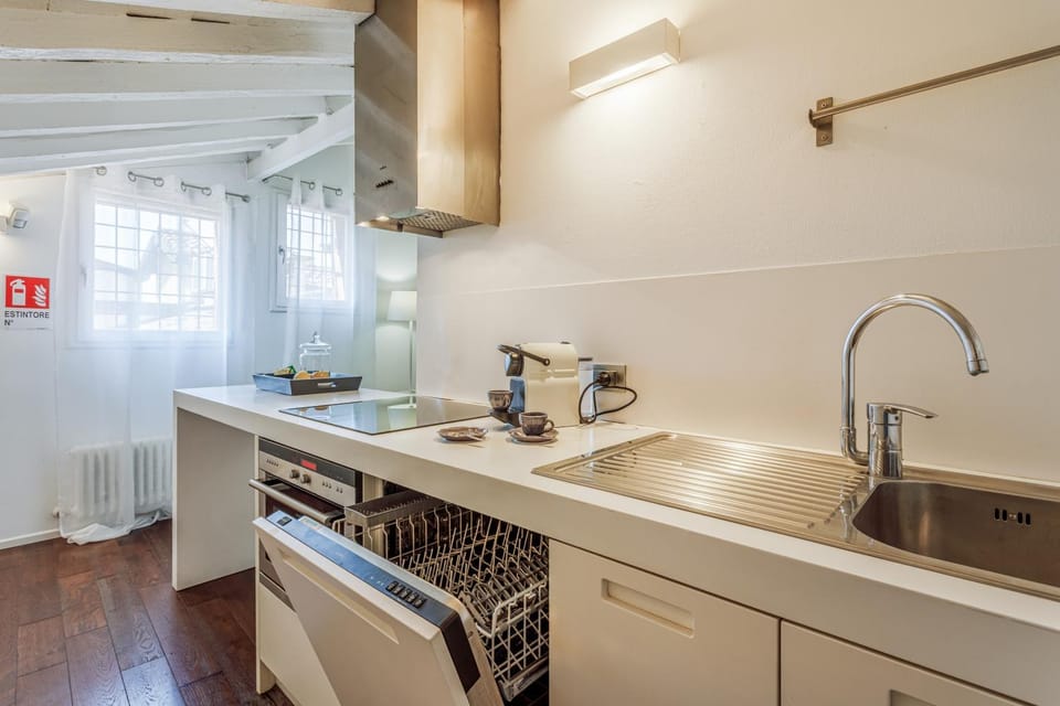 Kitchen or kitchenette