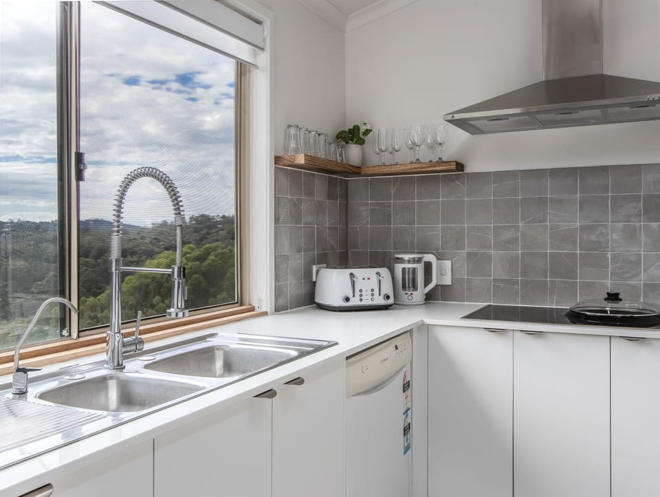 Natural landscape, Coffee/tea facilities, Kitchen or kitchenette, dishwasher, stove