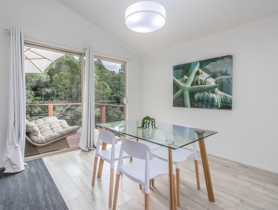 View (from property/room), Dining area, Garden view, Mountain view