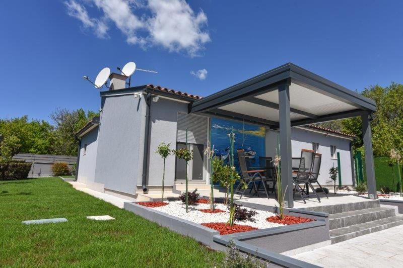 Property building, Garden