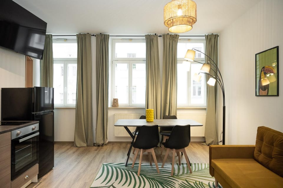 TV and multimedia, Kitchen or kitchenette, Living room, Photo of the whole room, Seating area, Dining area