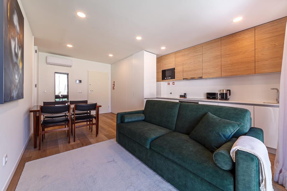 TV and multimedia, Kitchen or kitchenette, Seating area