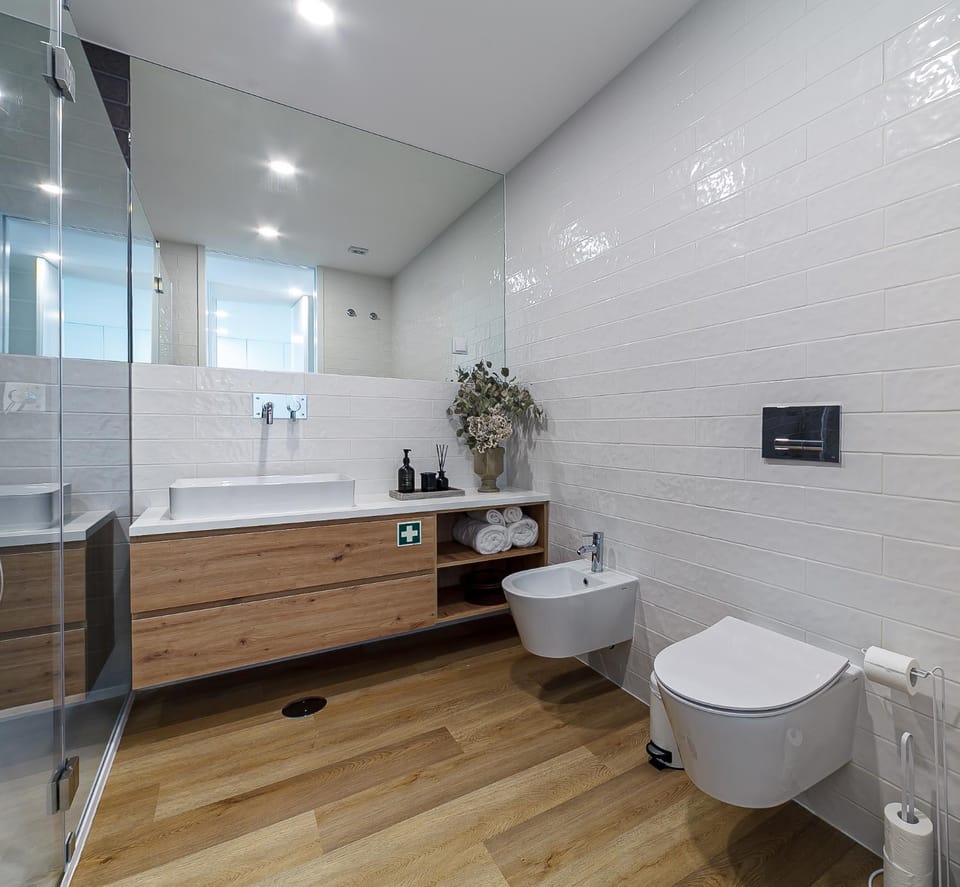 Toilet, Bathroom, towels