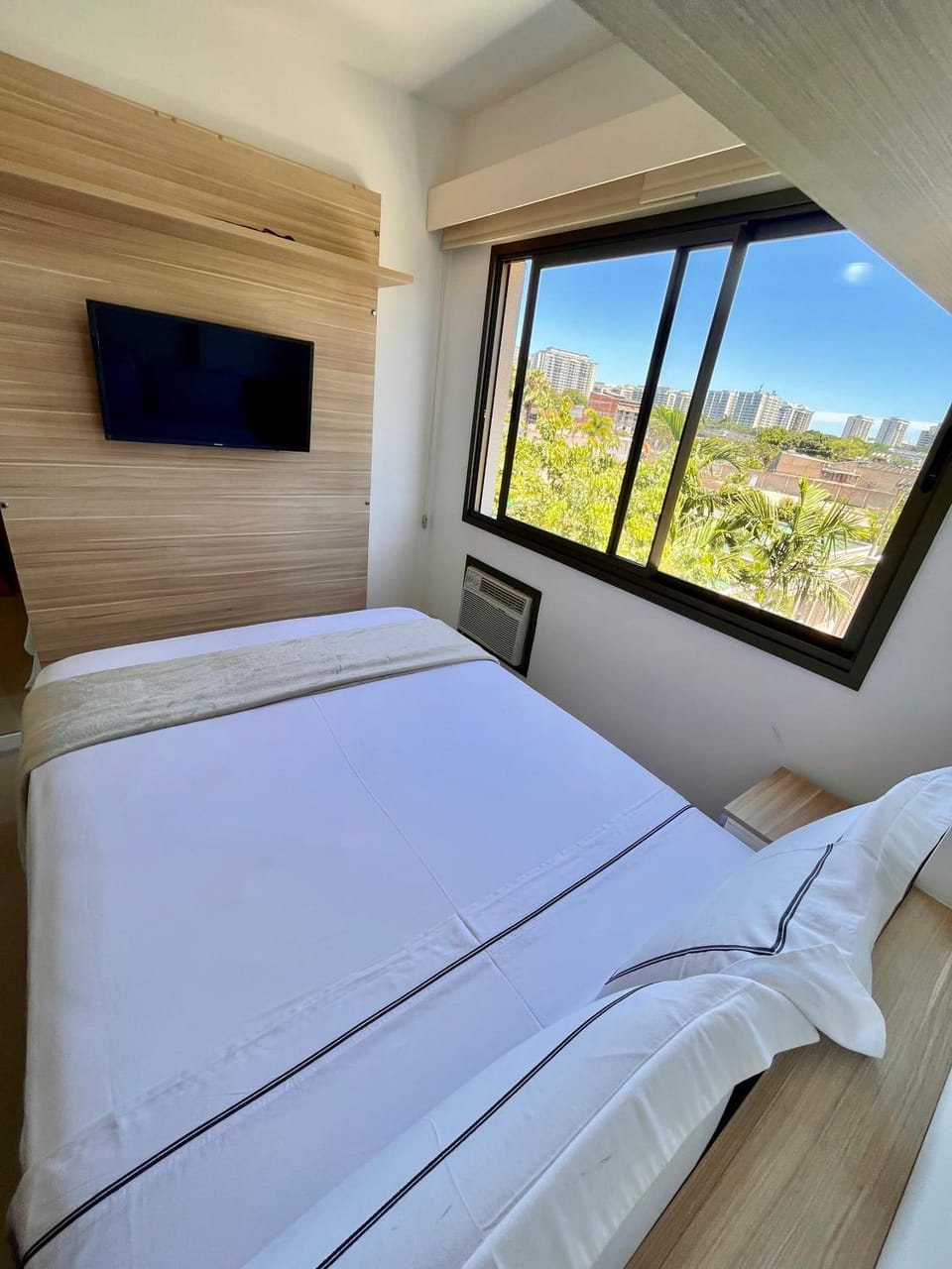 Bed, TV and multimedia, Bedroom, air conditioner