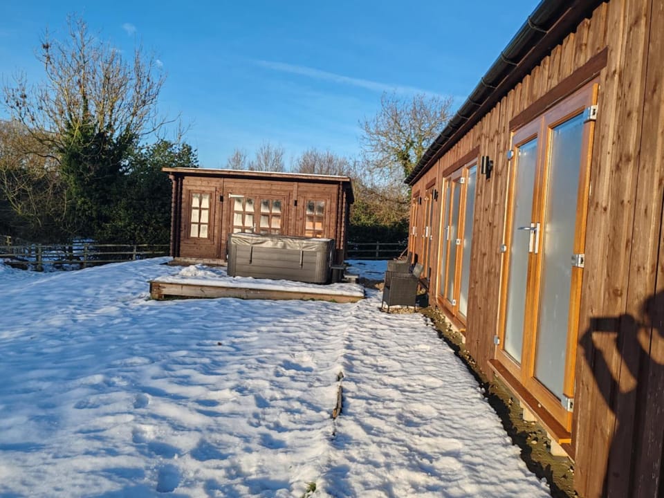 Property building, Winter, Hot Tub