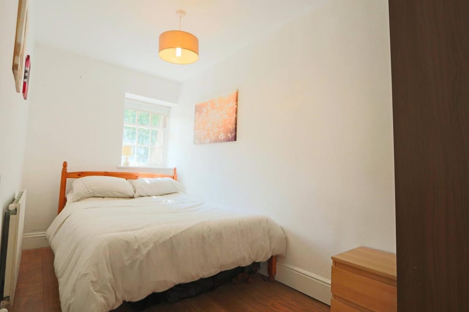 Two bedroom meridian place Apartment in Bristol