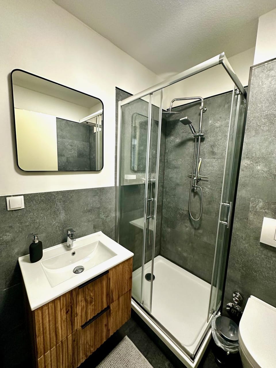 Shower, Toilet, Bathroom