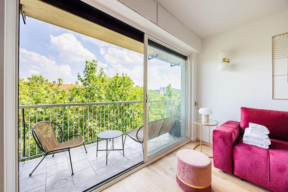 3 Bedroom Apartment #3SDB#Champ de Mars# Eiffel Tower Apartment in Paris