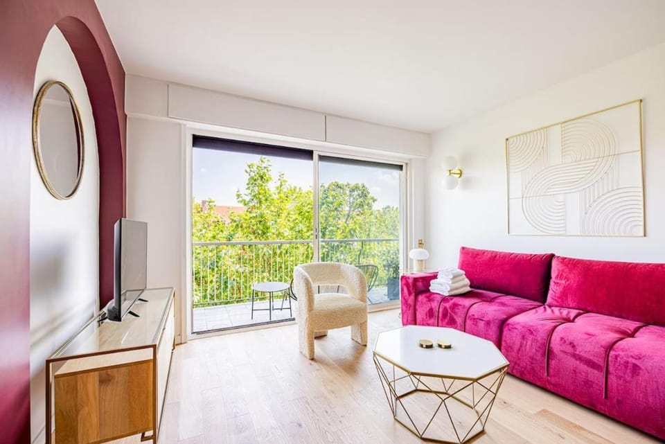 3 Bedroom Apartment #3SDB#Champ de Mars# Eiffel Tower Apartment in Paris