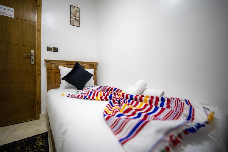 Bed, Bedroom, towels