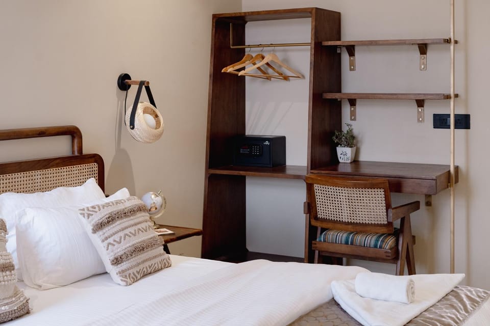 Bed, Photo of the whole room, Seating area, Bedroom, safe, wardrobe