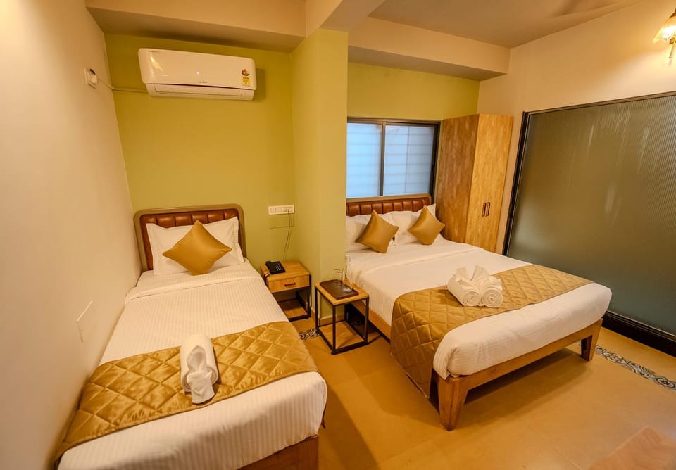 Bed, Photo of the whole room, Bedroom, air conditioner
