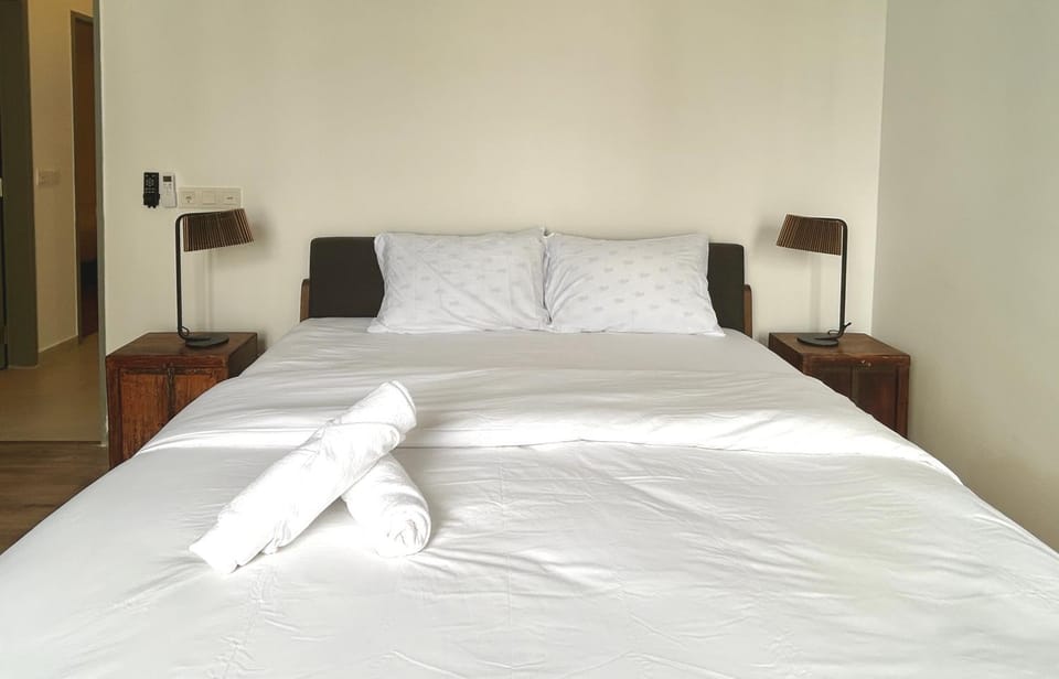 Bedroom, towels