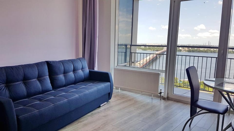 Апартаменты Sky в Мост Сити, 2 комнаты, Вид на реку, Балкон, Новый дом Apartment in Dnipro