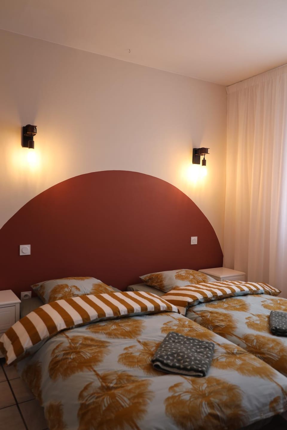 Bedroom, towels