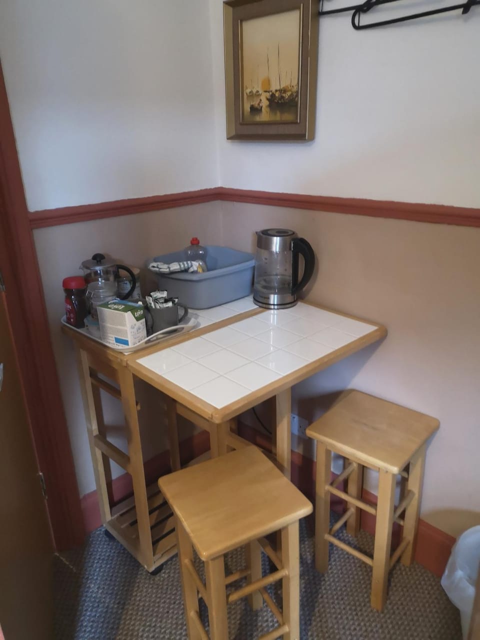 Coffee/tea facilities, Dining area