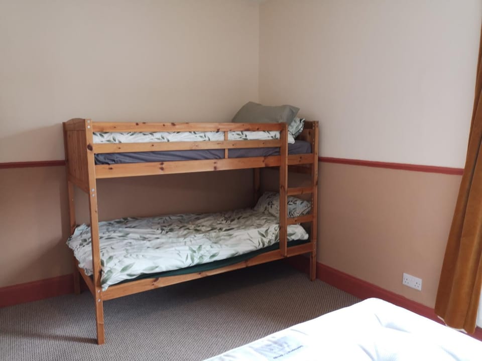 Bed, Bedroom, bunk bed