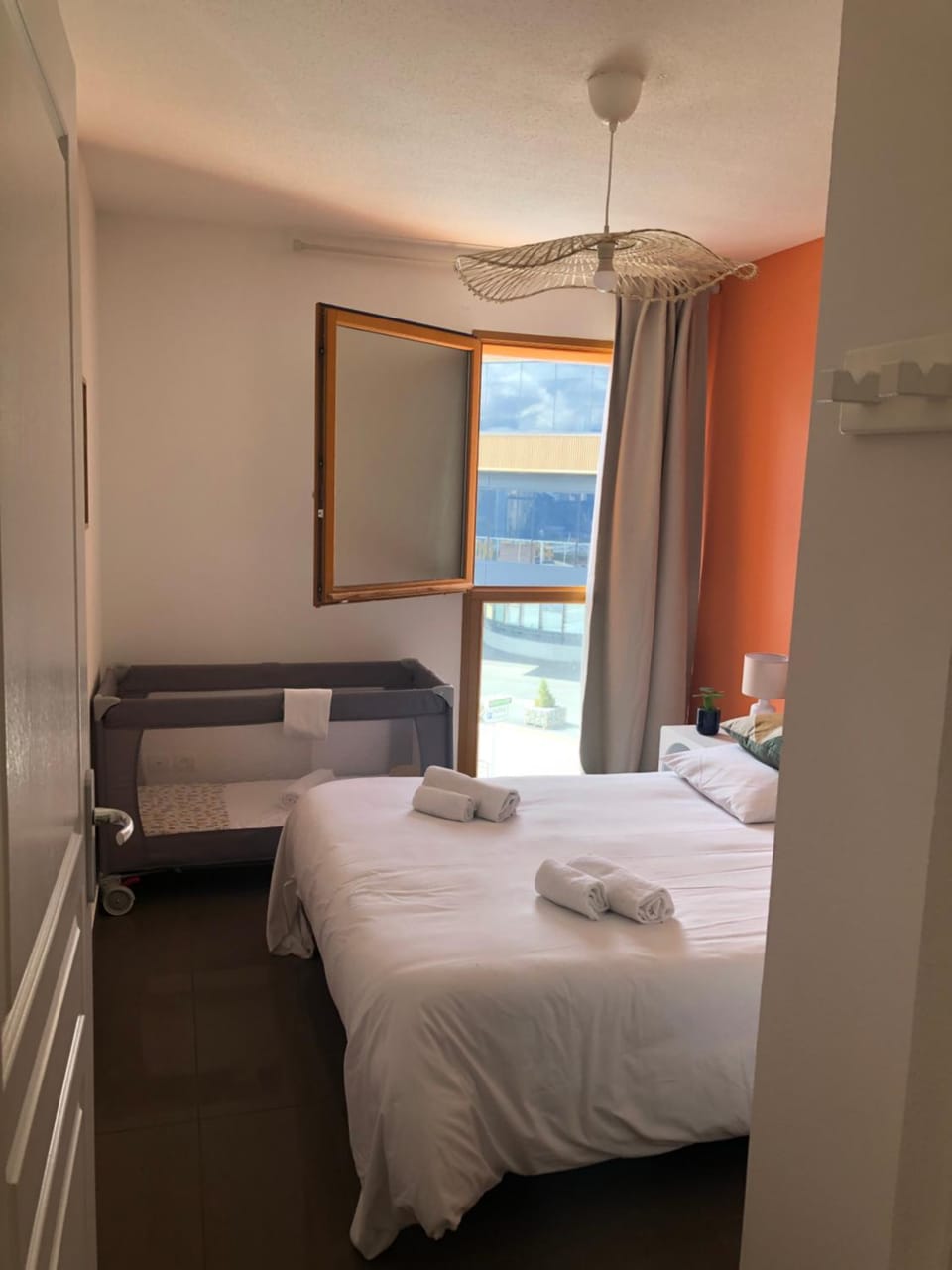 Bed, Photo of the whole room, Bedroom, cot, towels