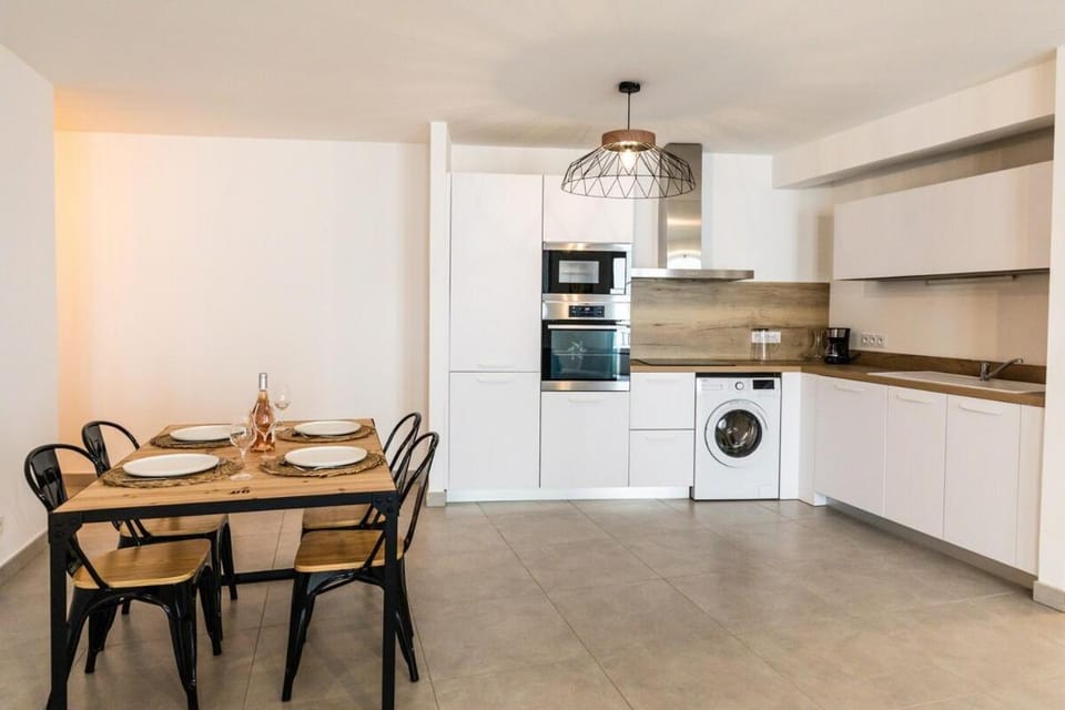 Dining area, dishwasher, oven, stove