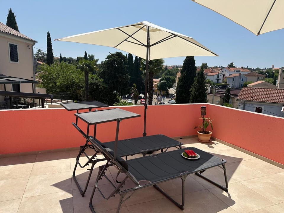 View (from property/room), Balcony/Terrace, Dining area