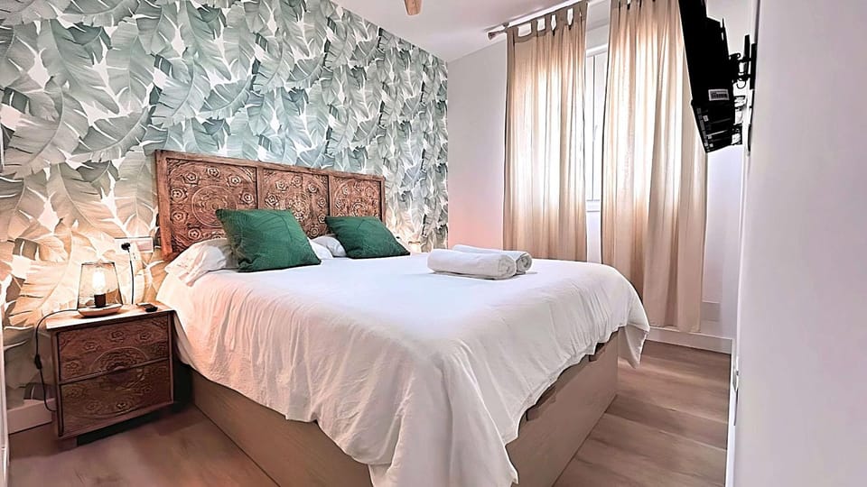 Bed, TV and multimedia, Photo of the whole room, Bedroom, heating, internet, towels, air conditioner