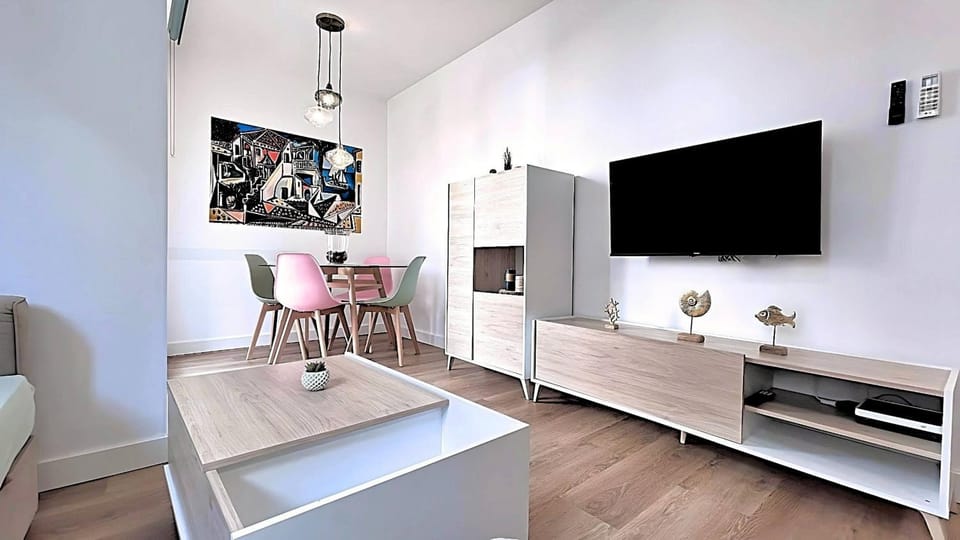 TV and multimedia, Living room, Dining area
