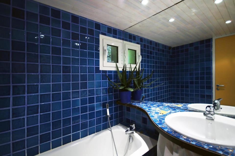 Property building, Bathroom