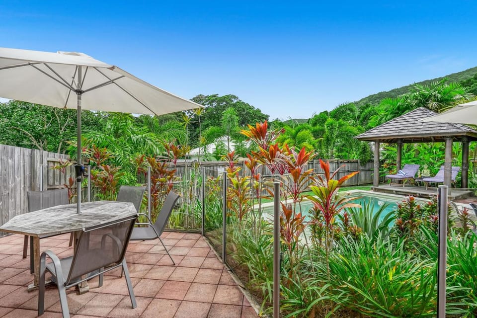 Belle Escapes Villa Latania Palm Cove House in Palm Cove