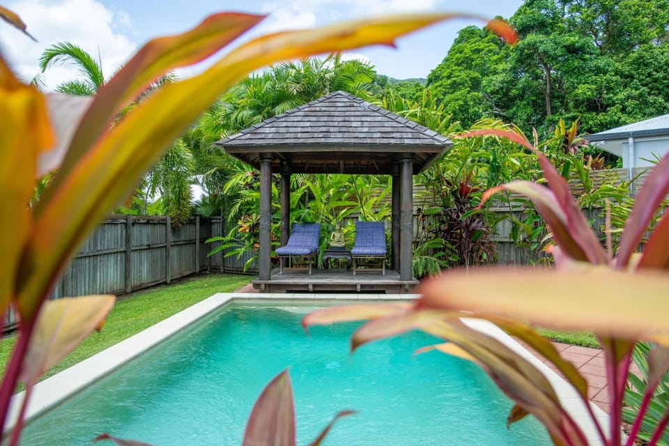Belle Escapes Villa Latania Palm Cove House in Palm Cove