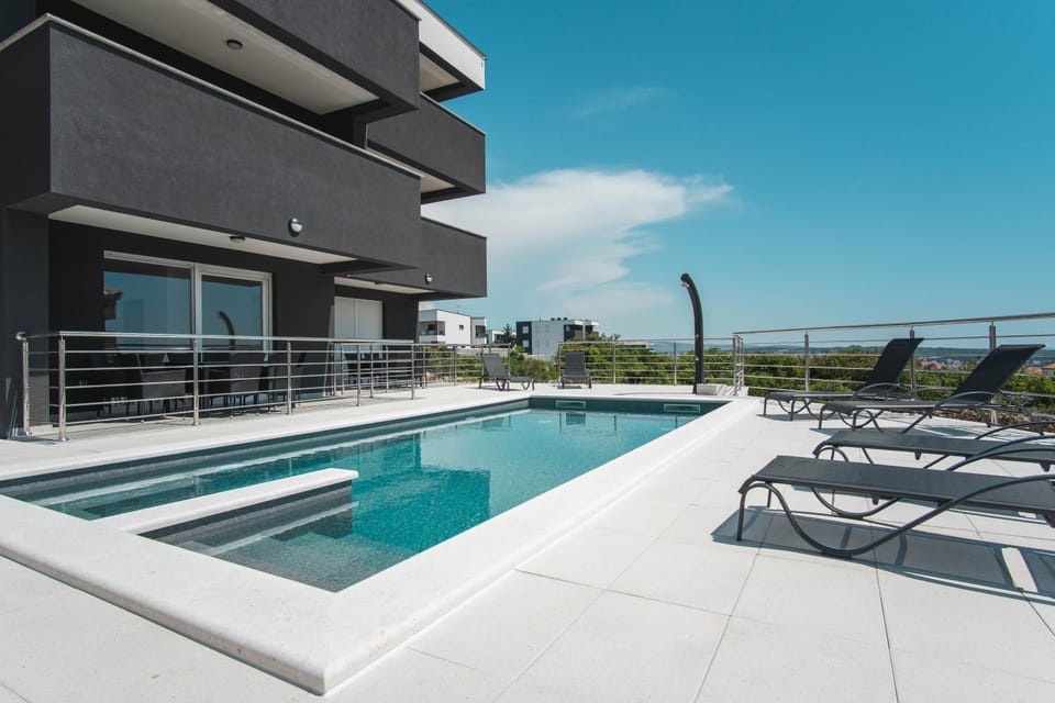 Patio, Day, View (from property/room), Balcony/Terrace, Pool view, Swimming pool, sunbed