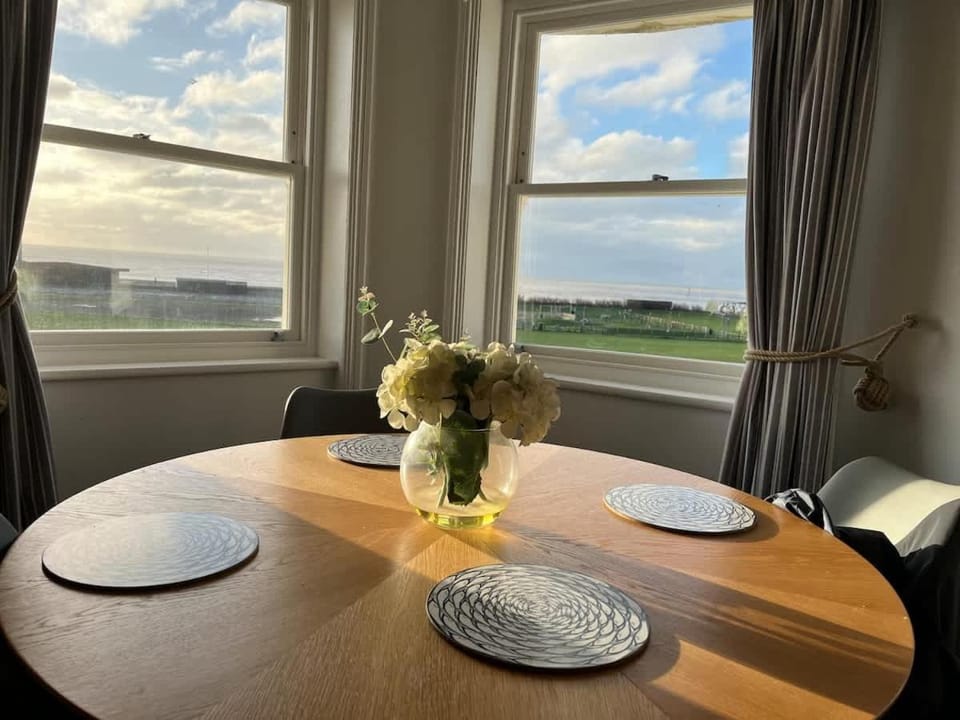 Penthouse Seaside Apartment - Sea Views- Sleeps 7 Apartment in Arun District