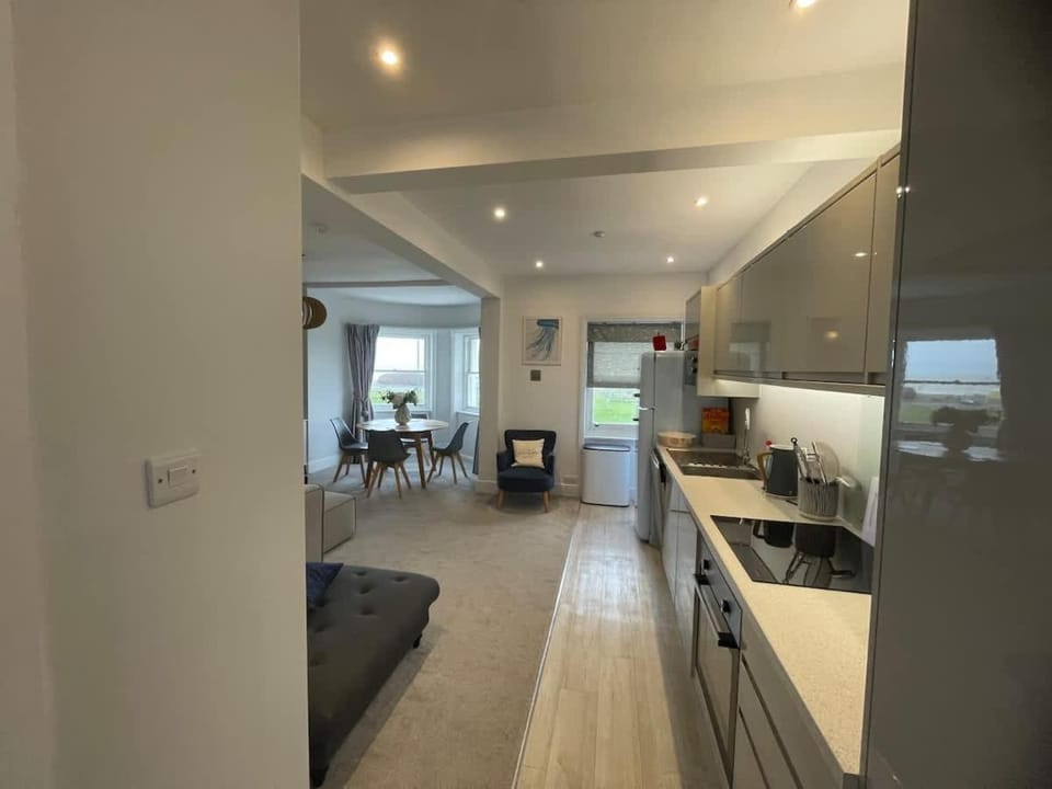 Penthouse Seaside Apartment - Sea Views- Sleeps 7 Apartment in Arun District