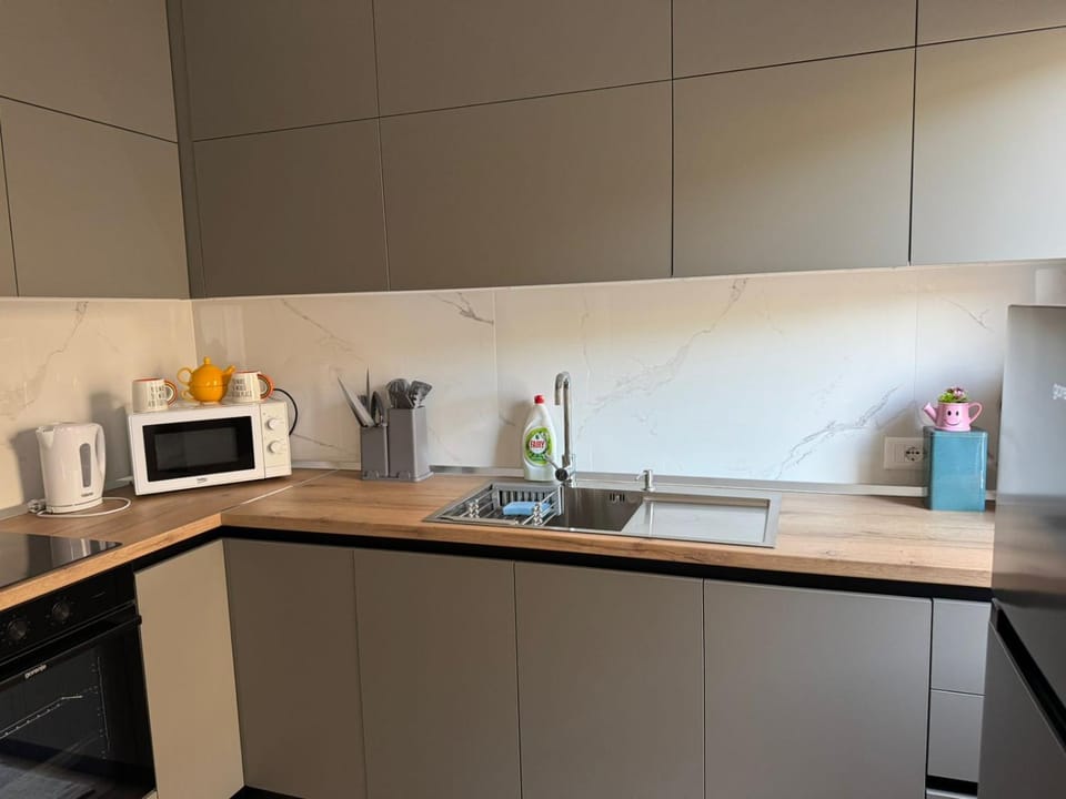 Coffee/tea facilities, Kitchen or kitchenette, oven