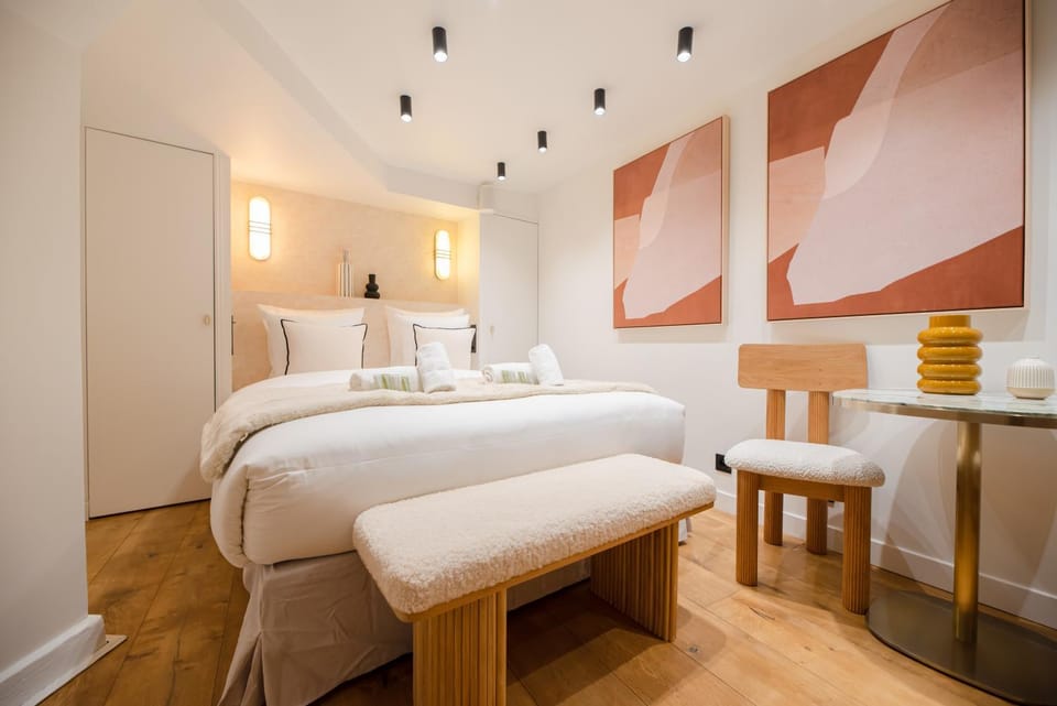 Bed, Photo of the whole room, Bedroom