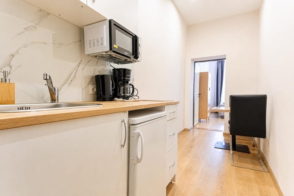 TV and multimedia, Kitchen or kitchenette, oven, stove