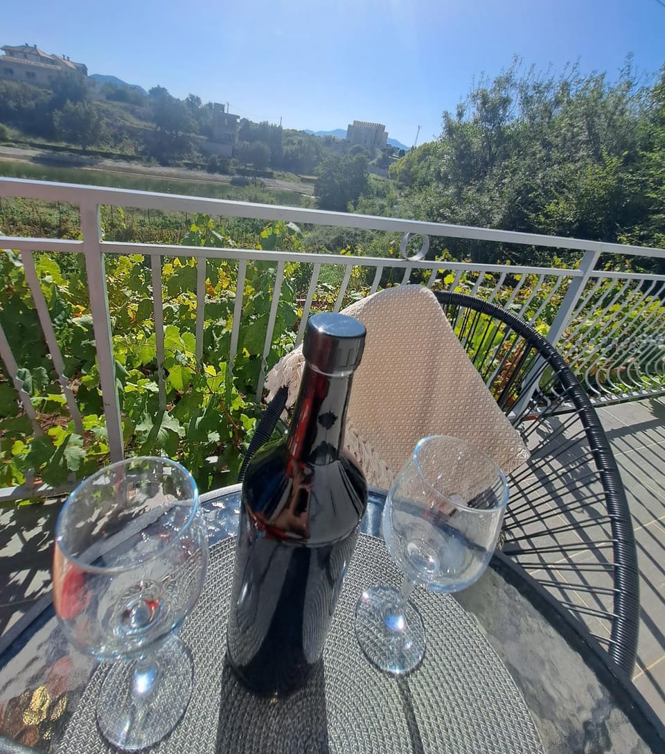 Patio, Day, Natural landscape, View (from property/room), Balcony/Terrace, Food and drinks, Dining area, Mountain view, Drinks, Alcoholic drinks