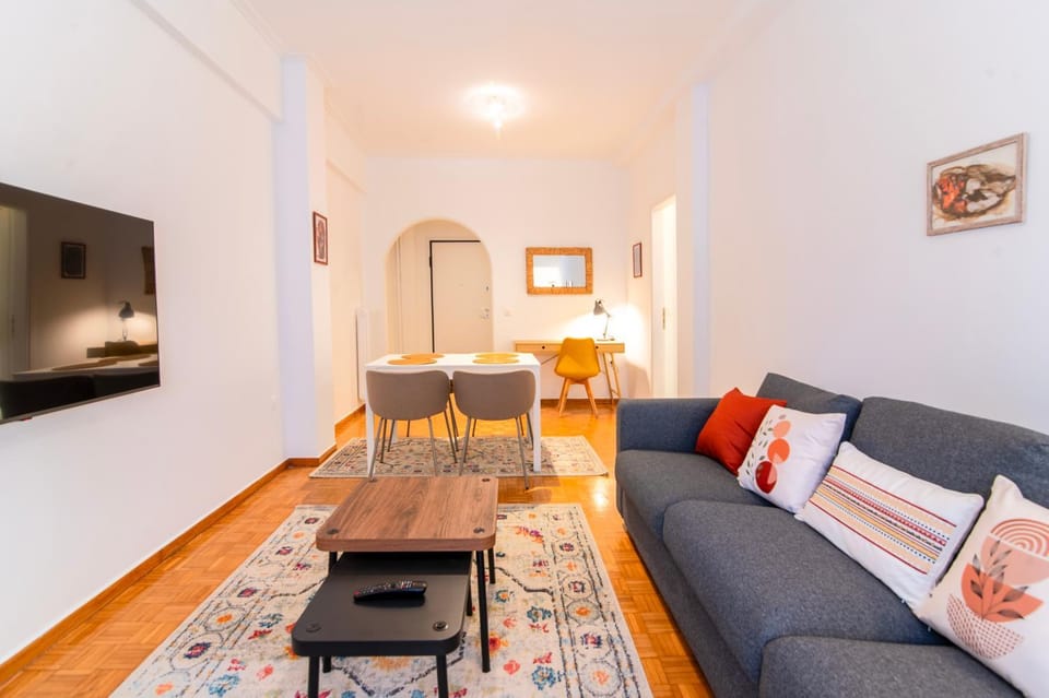 Communal lounge/ TV room, TV and multimedia, Living room, Seating area, Evening entertainment