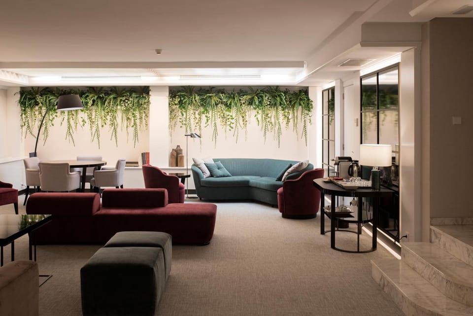 Living room, Seating area