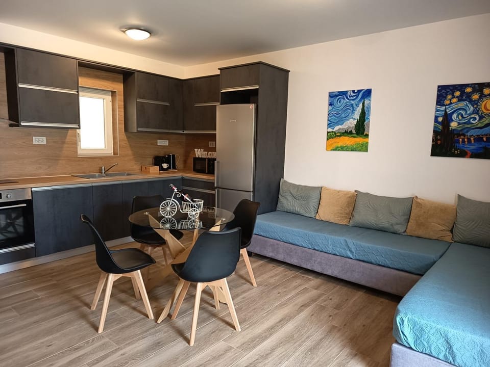 Living room, Seating area, Dining area, oven, stove