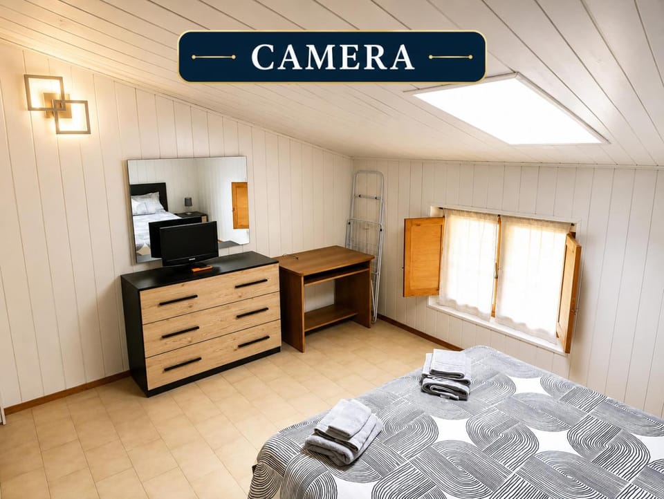 Bed, Seating area, Bedroom