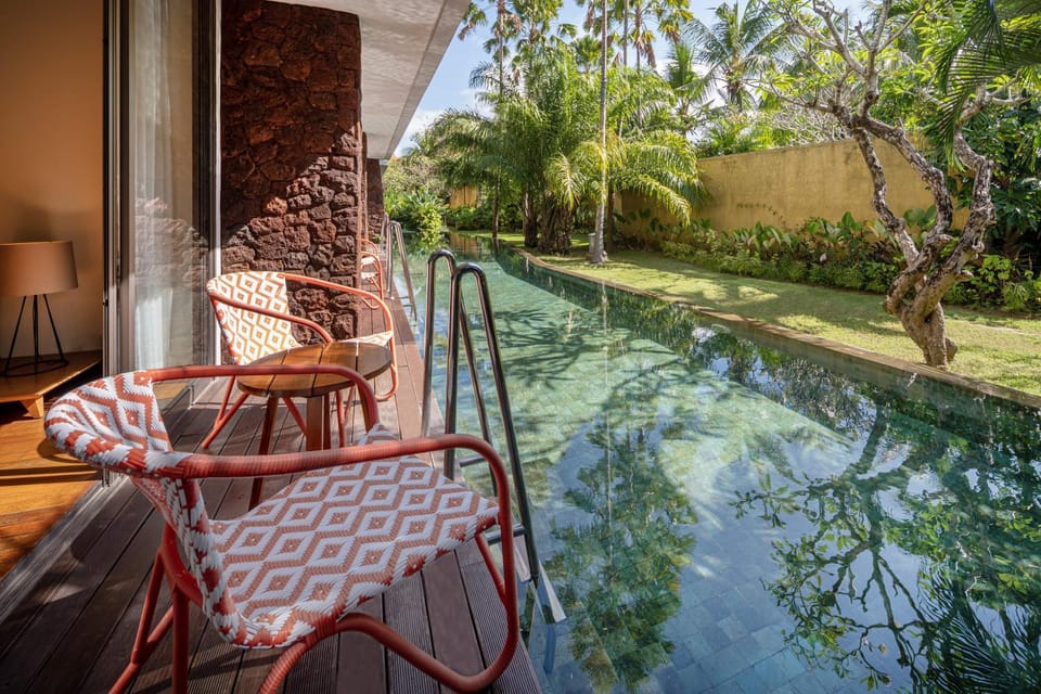 Natural landscape, Garden, Balcony/Terrace, Seating area, Garden view, Pool view, Swimming pool