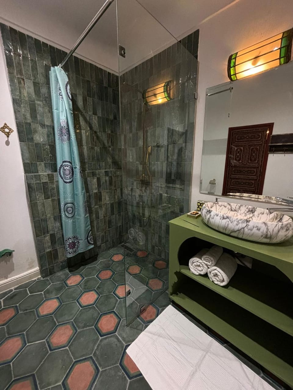 Shower, Bathroom, towels