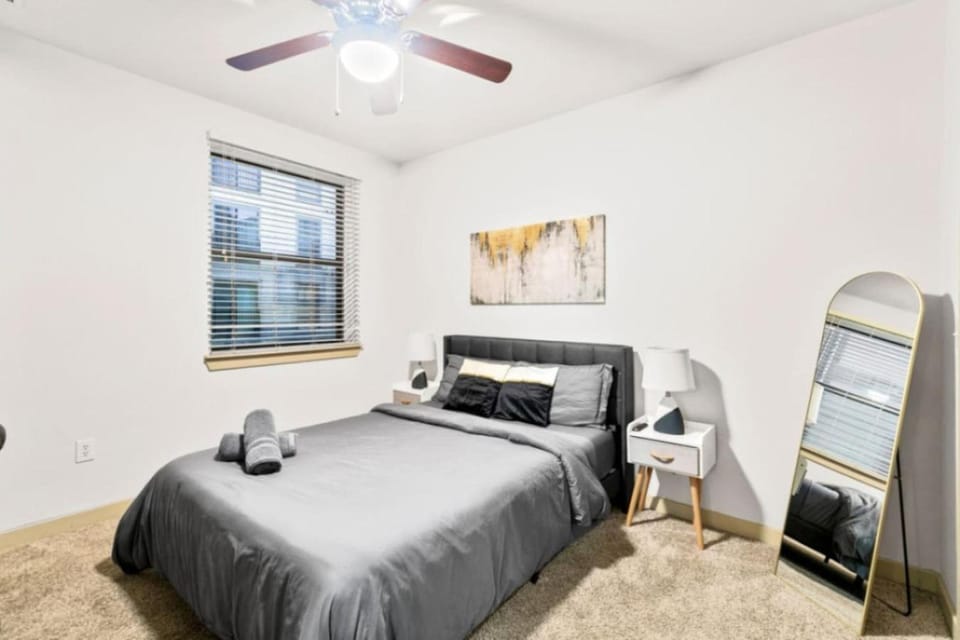 Vibrant 2BR Near Birminghams Best Spots 002 Apartment in Birmingham