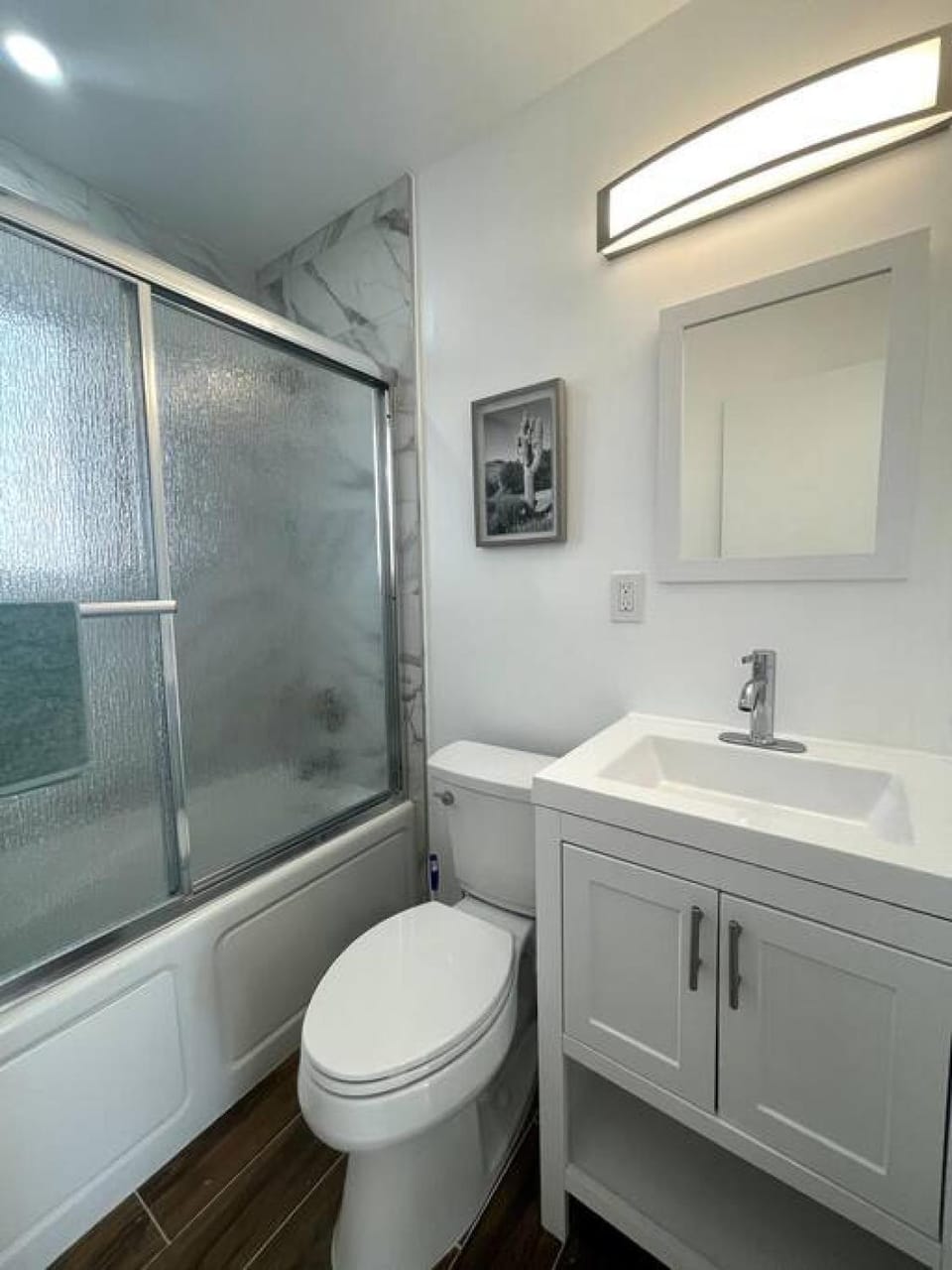 Modern Studio W Parking 10 min to FLL and Beach Apartment in Hollywood